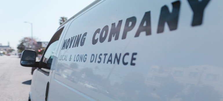 picture of a moving company van